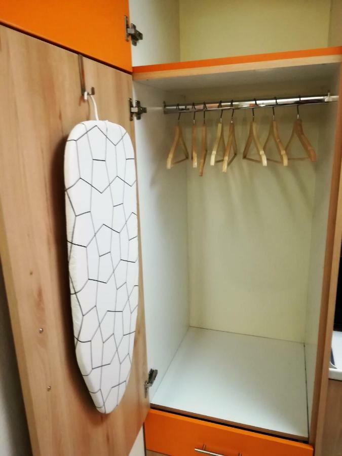 Orange Apartment *