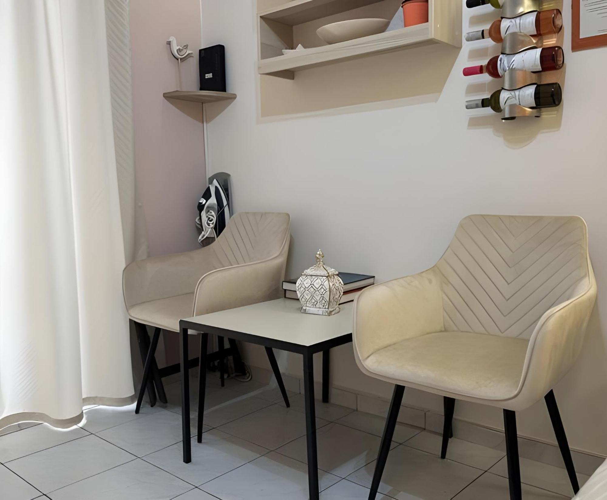 Orange Apartment *