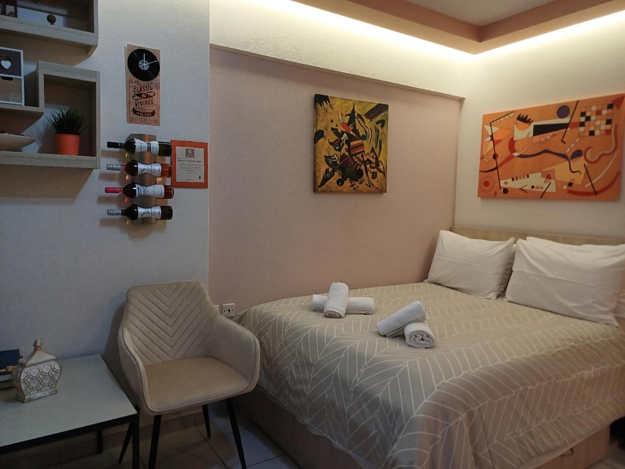 Orange Apartment *